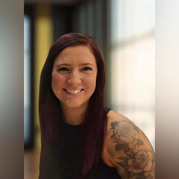 Meet your Posher, Samantha - Picture 1 of 2